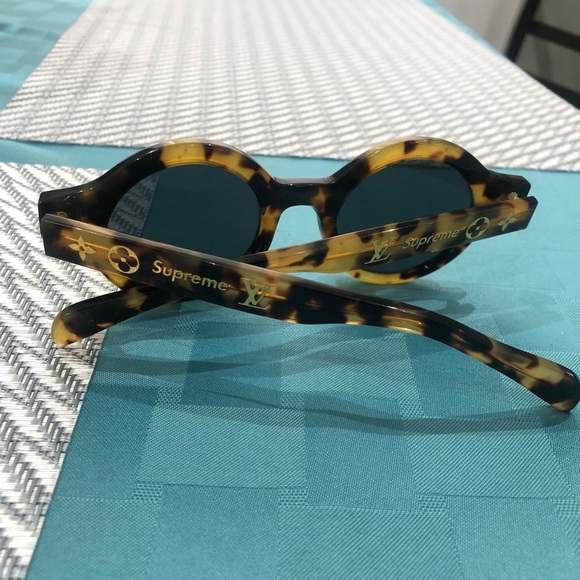 Authentic Louis Vuitton supreme x brown glasses . - Picture 5 of 7